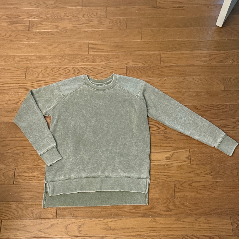 ROYCE New York Women's Gray Crewneck Sweater